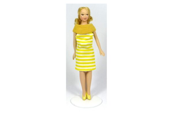 2617 Puppe Frau in gelb weiss gestreiften