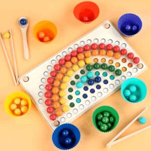 Regenbogenbrett mit Perlen, Werkzeug und Aufgabenkarten