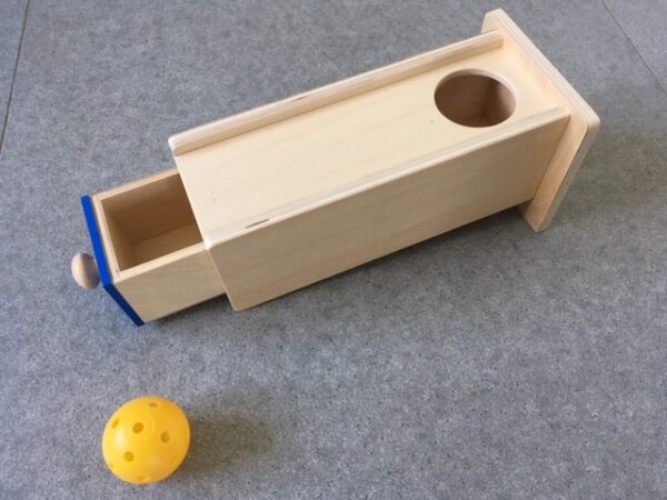 Holzkasten mit Schublade