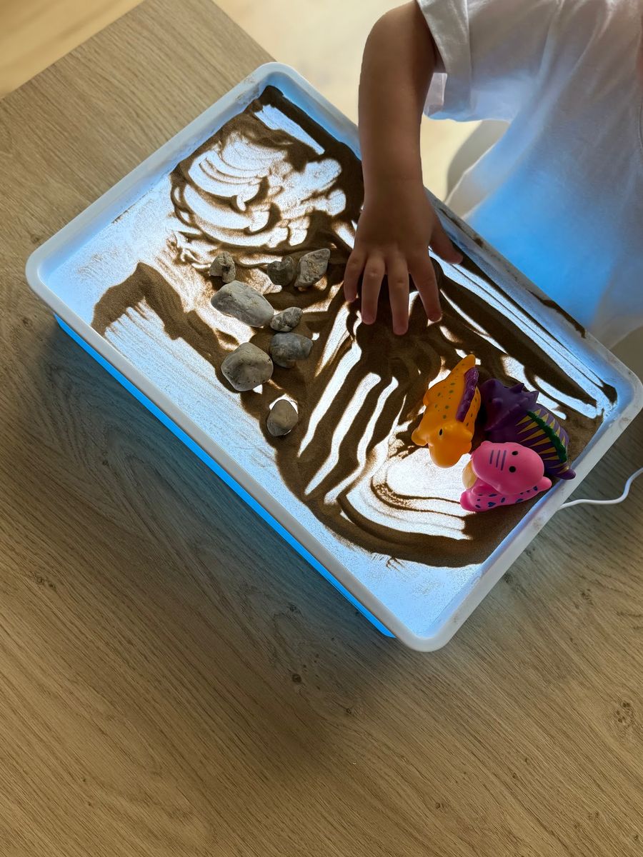 Leuchtsandkasten - Der Lichttisch mit Sand und Zubehör 3 Leuchtsandkasten - Der Lichttisch mit Sand und Zubehör – Bild 3