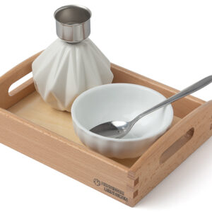 Füllübung mit Löffel und Trichter