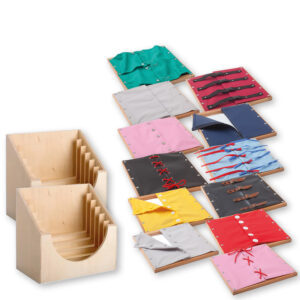 Sparset mit 12 Verschlussrahmen und Anziehrahmen in 2 Holzaufstellern