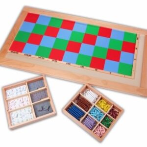 Großes Multiplikationsbrett mit Perlen und Ziffern