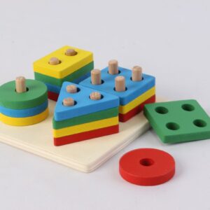 Sortierbrett mit Formen und Stäben - bunt