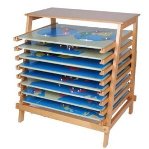 Geografisches Regal ohne Puzzlekarten